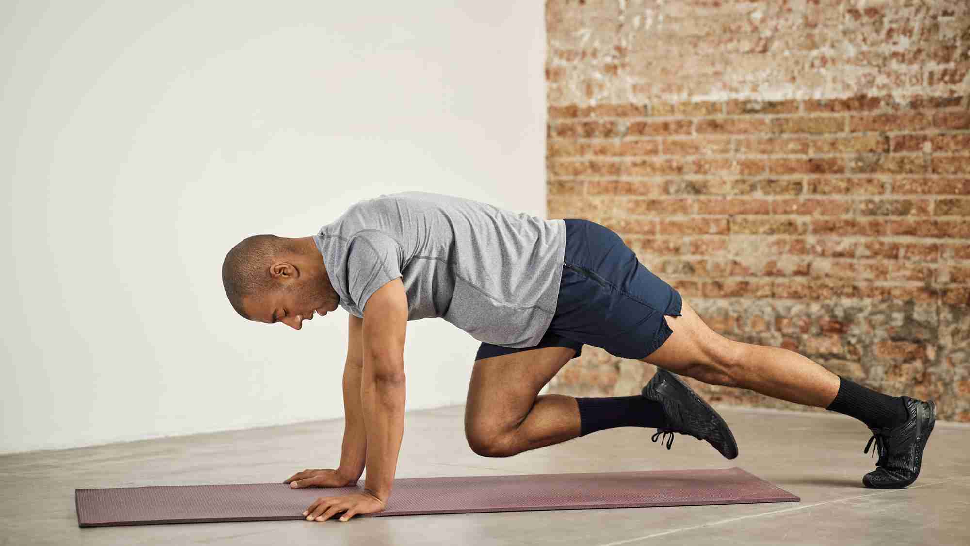 Core Training That Can Be Practiced "Laying Down at Home" for Runners